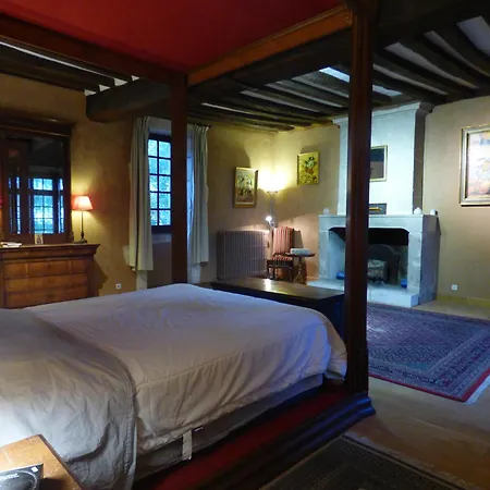 2 Dans Demeure Authentique Du Xvème Bed & Breakfast