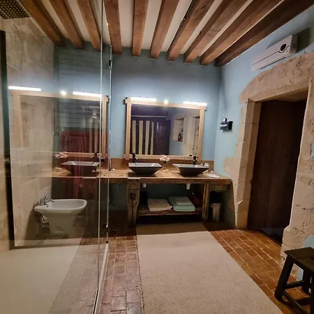 2 Dans Demeure Authentique Du Xveme ベッド・アンド・ブレックファスト Saint-Longis