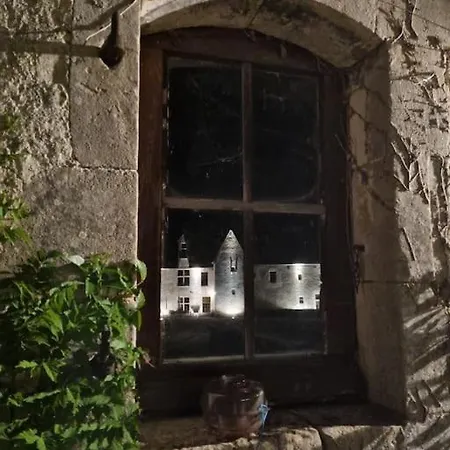 2 Dans Demeure Authentique Du Xvème Bed & Breakfast