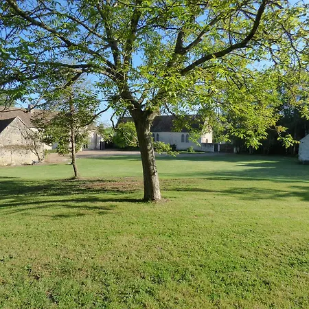 2 Dans Demeure Authentique Du Xvème Bed & Breakfast