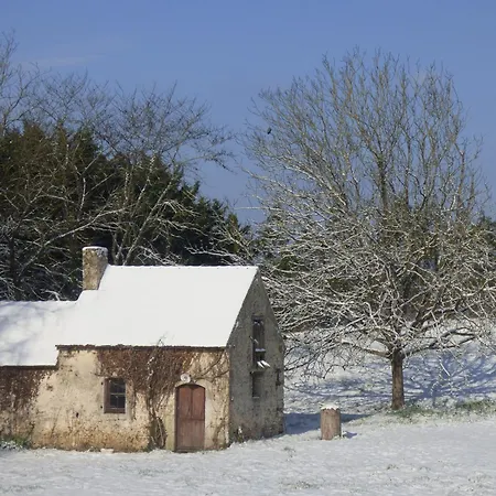 2 Dans Demeure Authentique Du Xvème Bed & Breakfast Saint-Longis