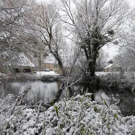 2 Dans Demeure Authentique Du Xvème Bed & Breakfast Saint-Longis