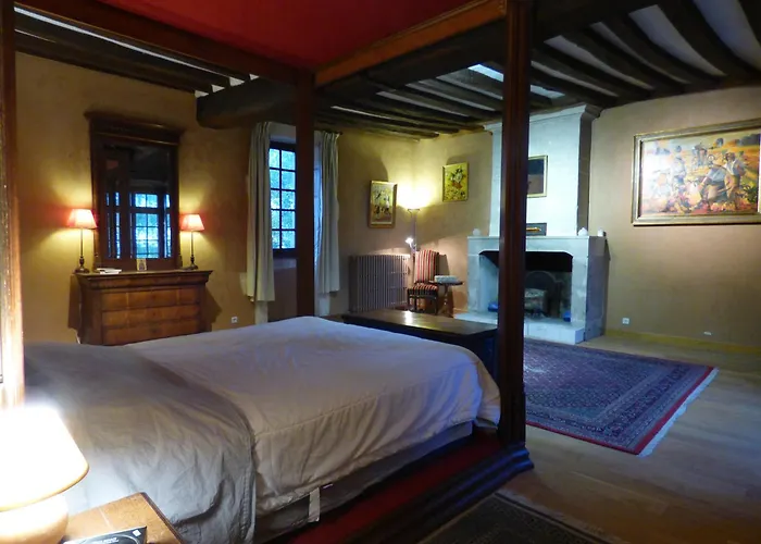 2 Dans Demeure Authentique Du Xveme לינה וארוחת בוקר