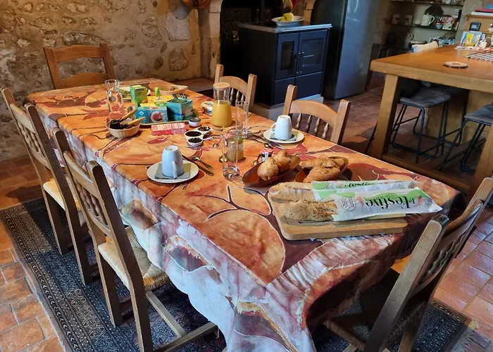 2 Dans Demeure Authentique Du Xveme לינה וארוחת בוקר 3*